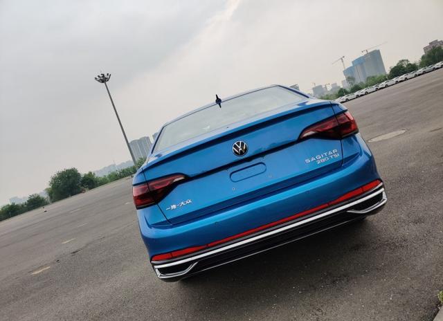 汽车快讯!12.79万起的“平民a4l”,加速8s级,一公里五毛钱,上市就锁定爆款